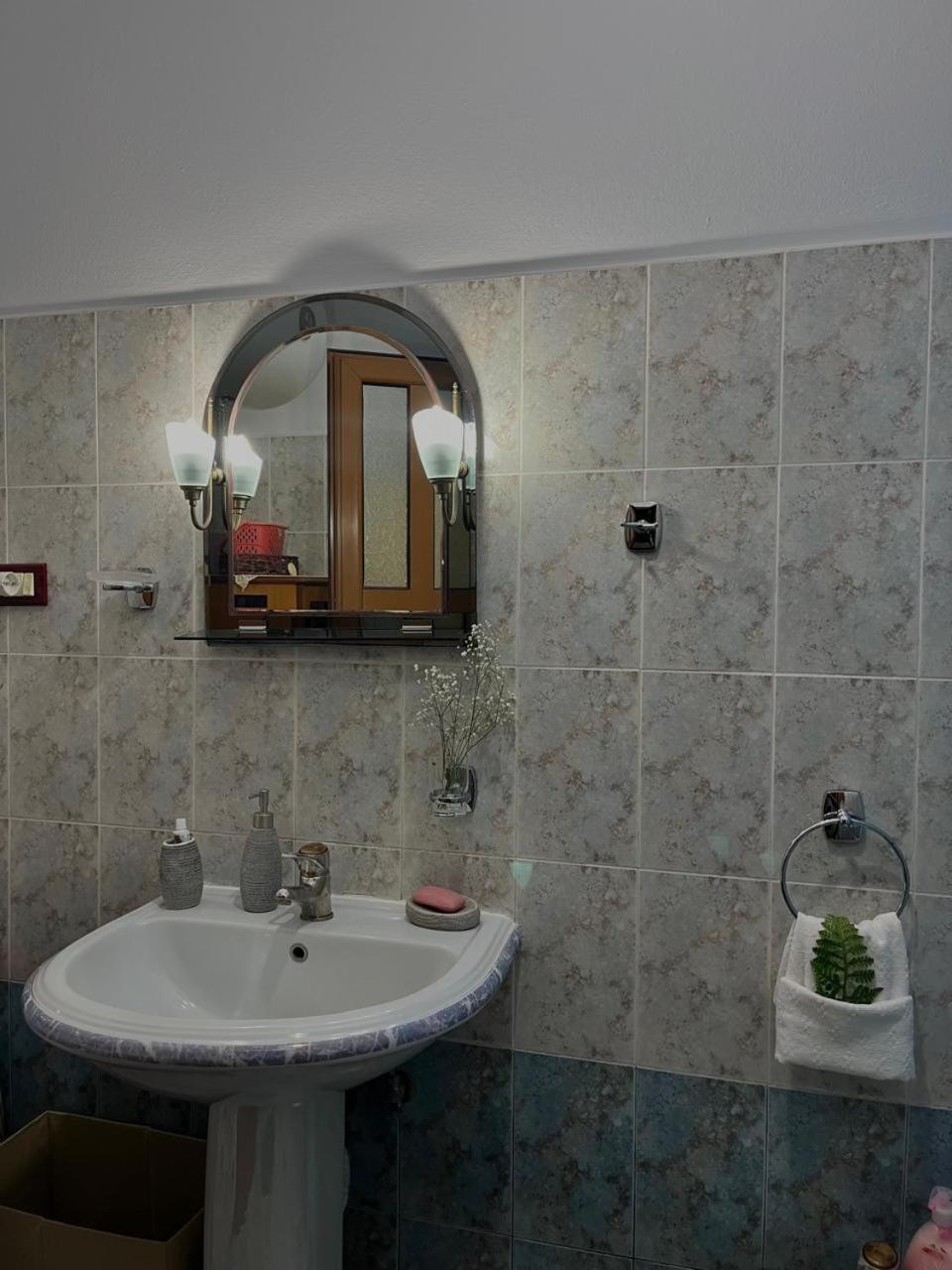 Andria'S Apartment Gjirokastër Dış mekan fotoğraf